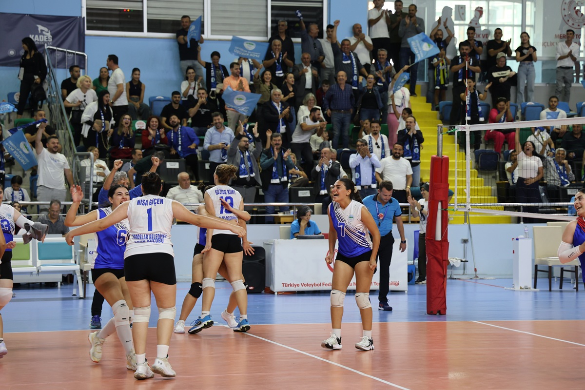 KADIN VOLEYBOL TAKIMIMIZ, 2025-2026 SEZONUNU ZAFERLE KAPATTI - 5