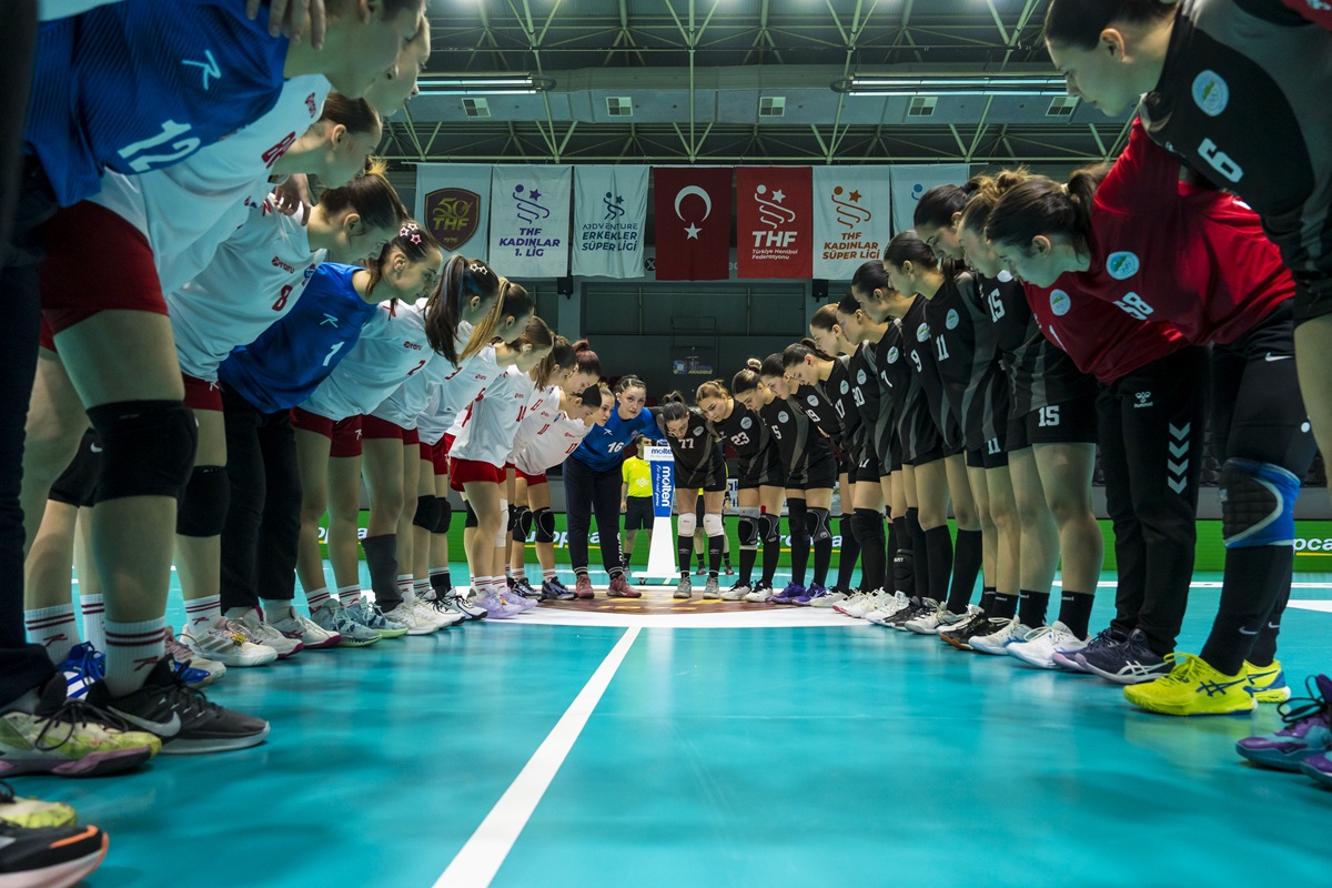 KADIN HENTBOL TAKIMIMIZ, NAMAĞLUP 1. LİG'E YÜKSELDİ - 8