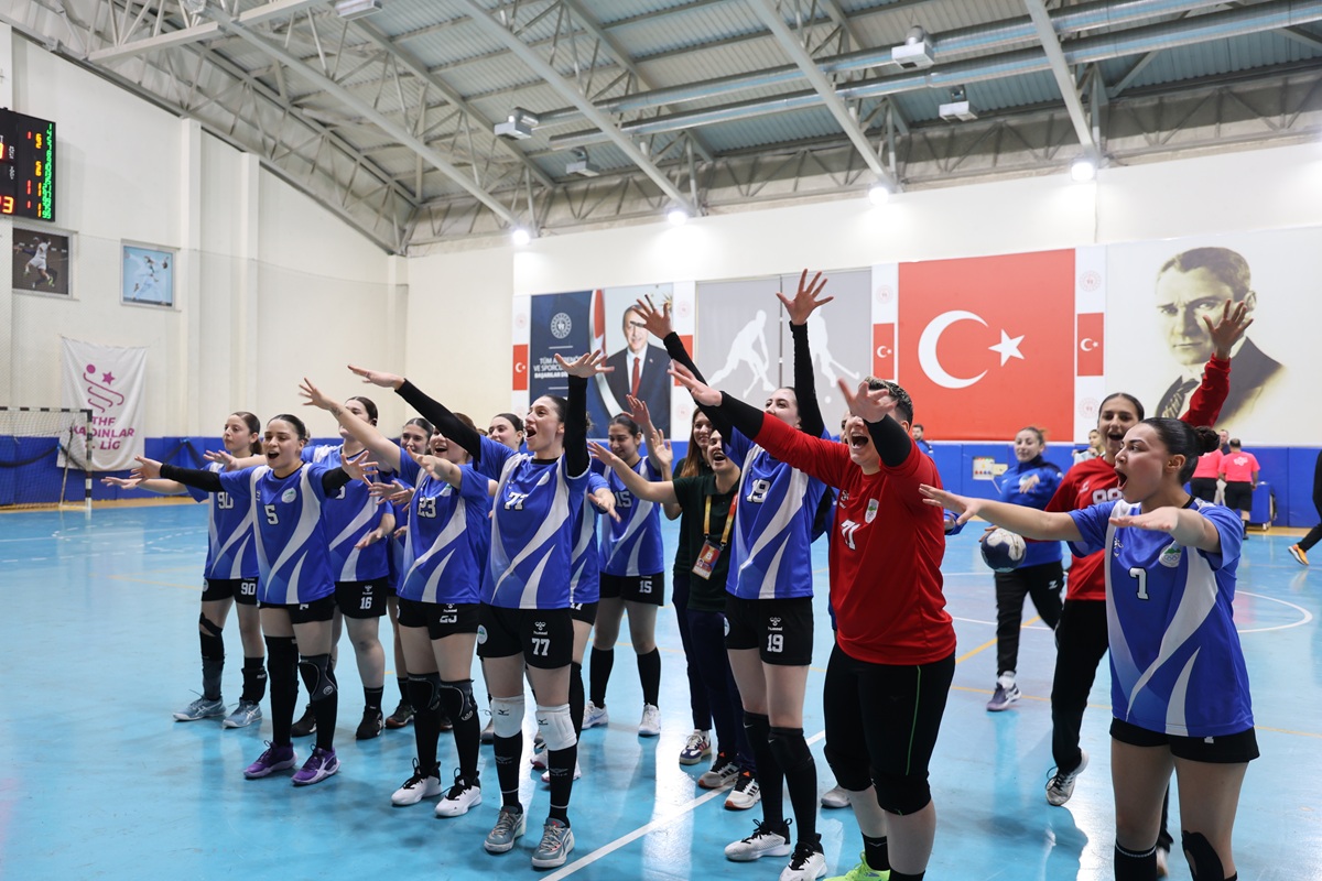 KADIN HENTBOL TAKIMIMIZ, NAMAĞLUP 1. LİG'E YÜKSELDİ - 12