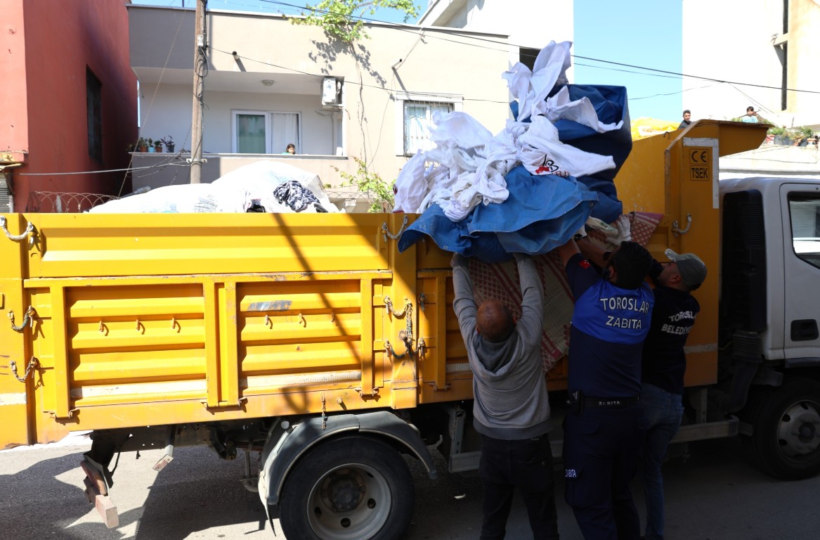 TOROSLAR ZABITASI HALK SAĞLIĞINI TEHDİT EDEN ÜRÜNLERİ TOPLADI