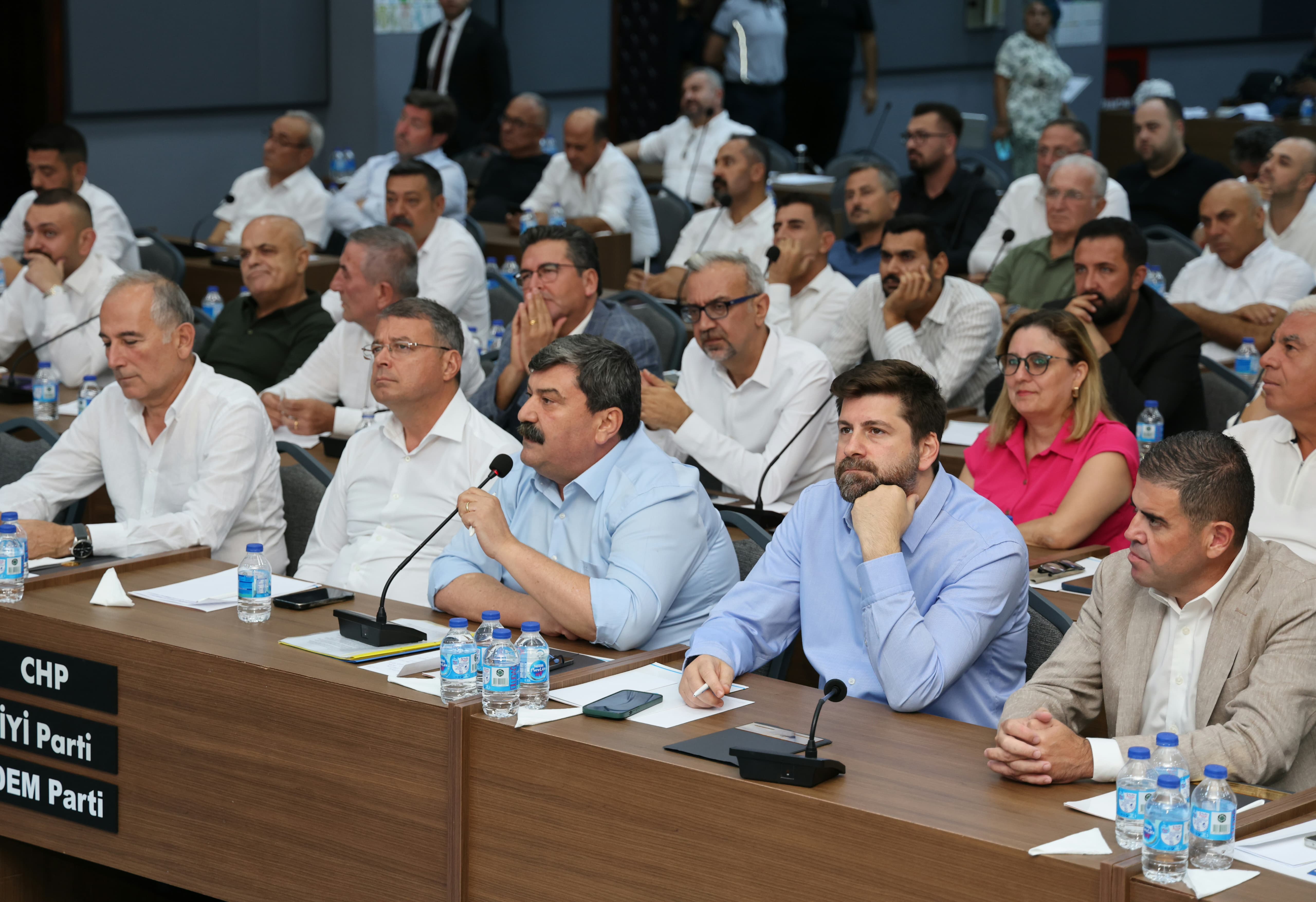 “2B ORMAN ARAZİLERİNİ VİLLALARA, RANTA DEĞİL, HAYVAN BAKIM MERKEZLERİNE AÇIN”