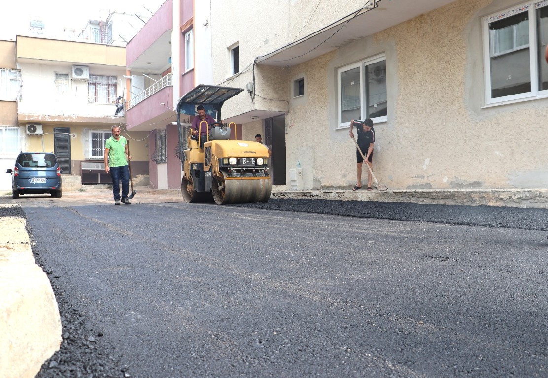 TOROSLAR’DA YOL ASFALT BAKIM ÇALIŞMALARI DEVAM EDİYOR