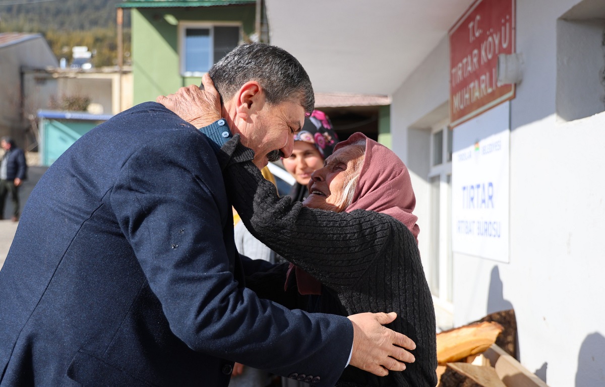 BAŞKAN YILDIZ, KIRSAL MAHALLELERİ GEZEREK VATANDAŞIN TALEBİNİ YERİNDE DİNLİYOR