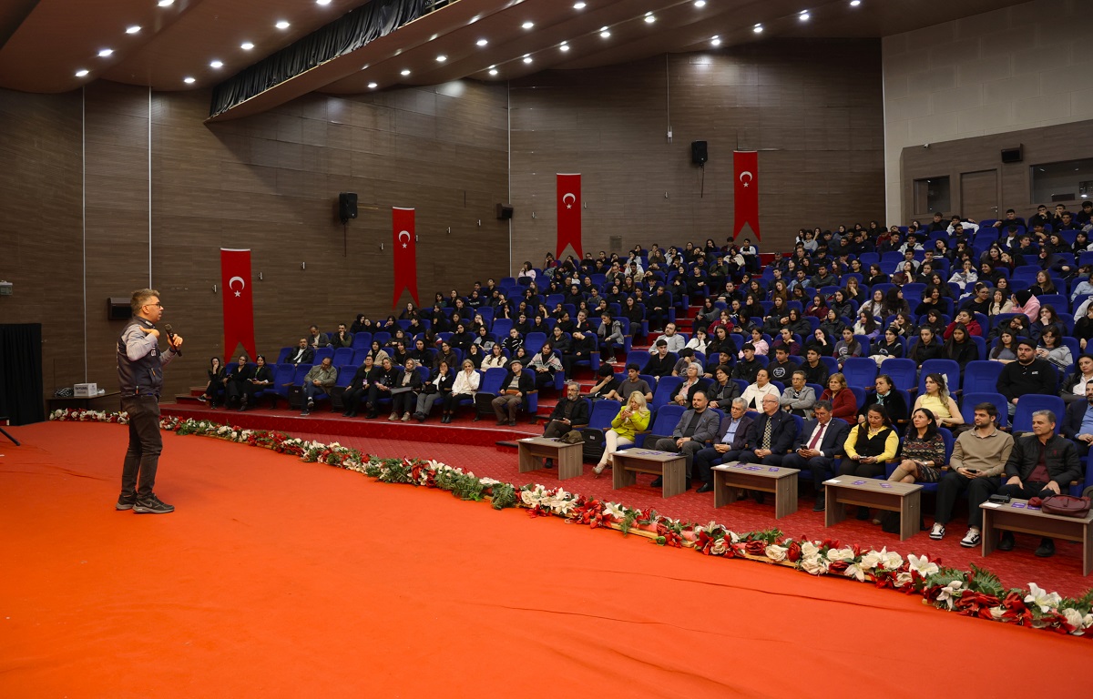 TOROSLAR’DA ÖĞRENCİLERE SİBER SUÇLAR VE DİJİTAL TEHLİKELER ANLATILDI