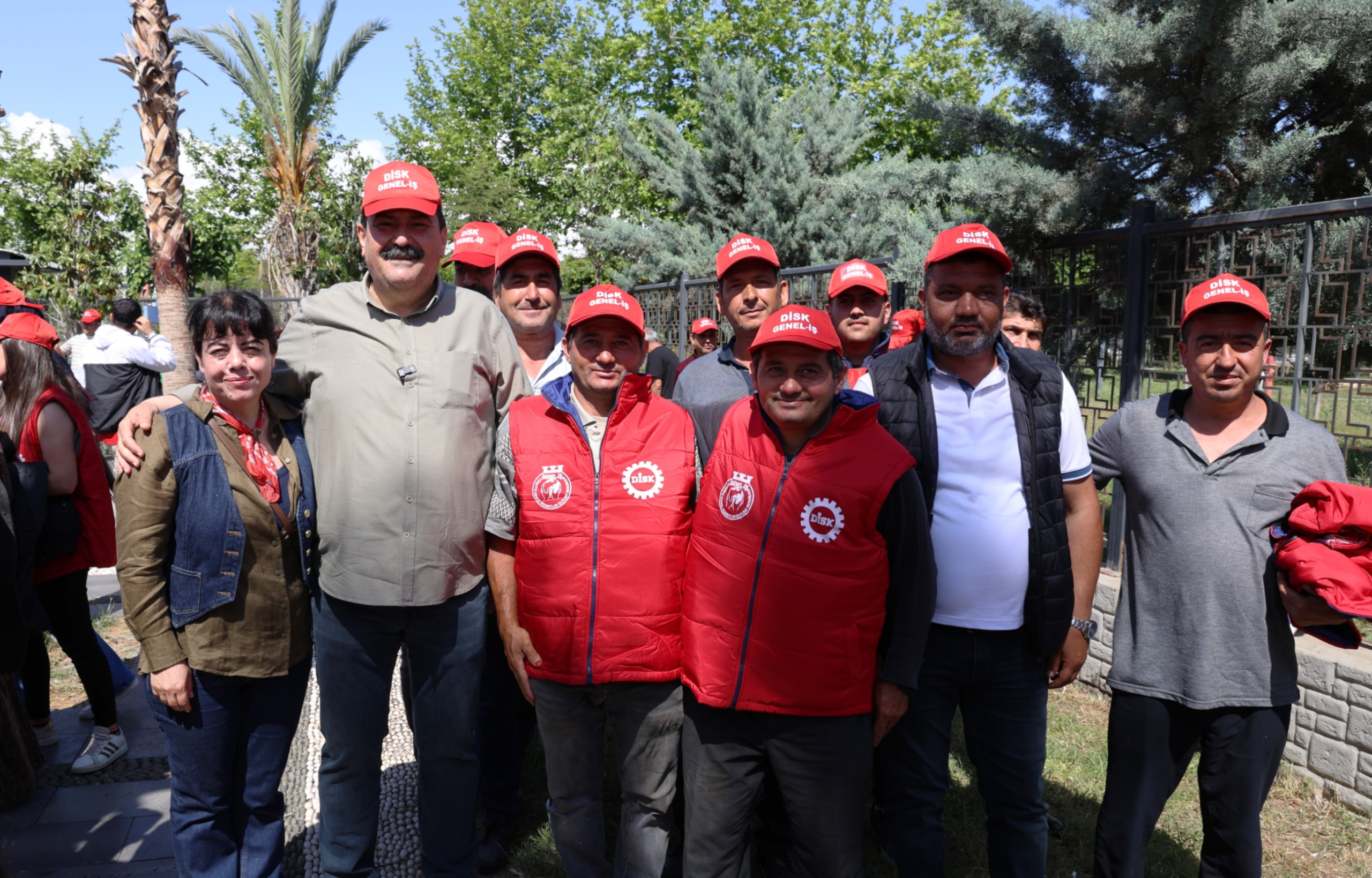 BAŞKAN YILDIZ, 1 MAYIS’I EMEKÇİLERLE KUTLADI
