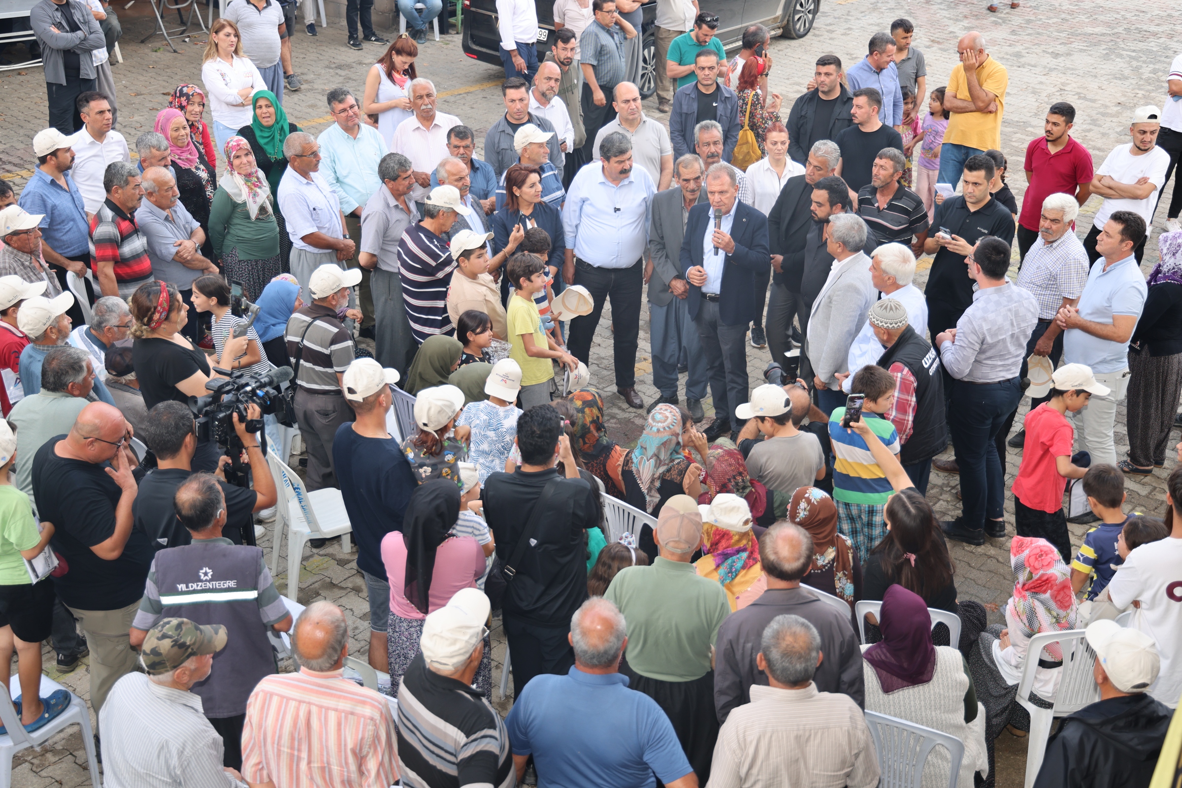 Belediye Başkanı Abdurrahman Yıldız, kırsal mahallelerde vatandaşlarla buluştu
