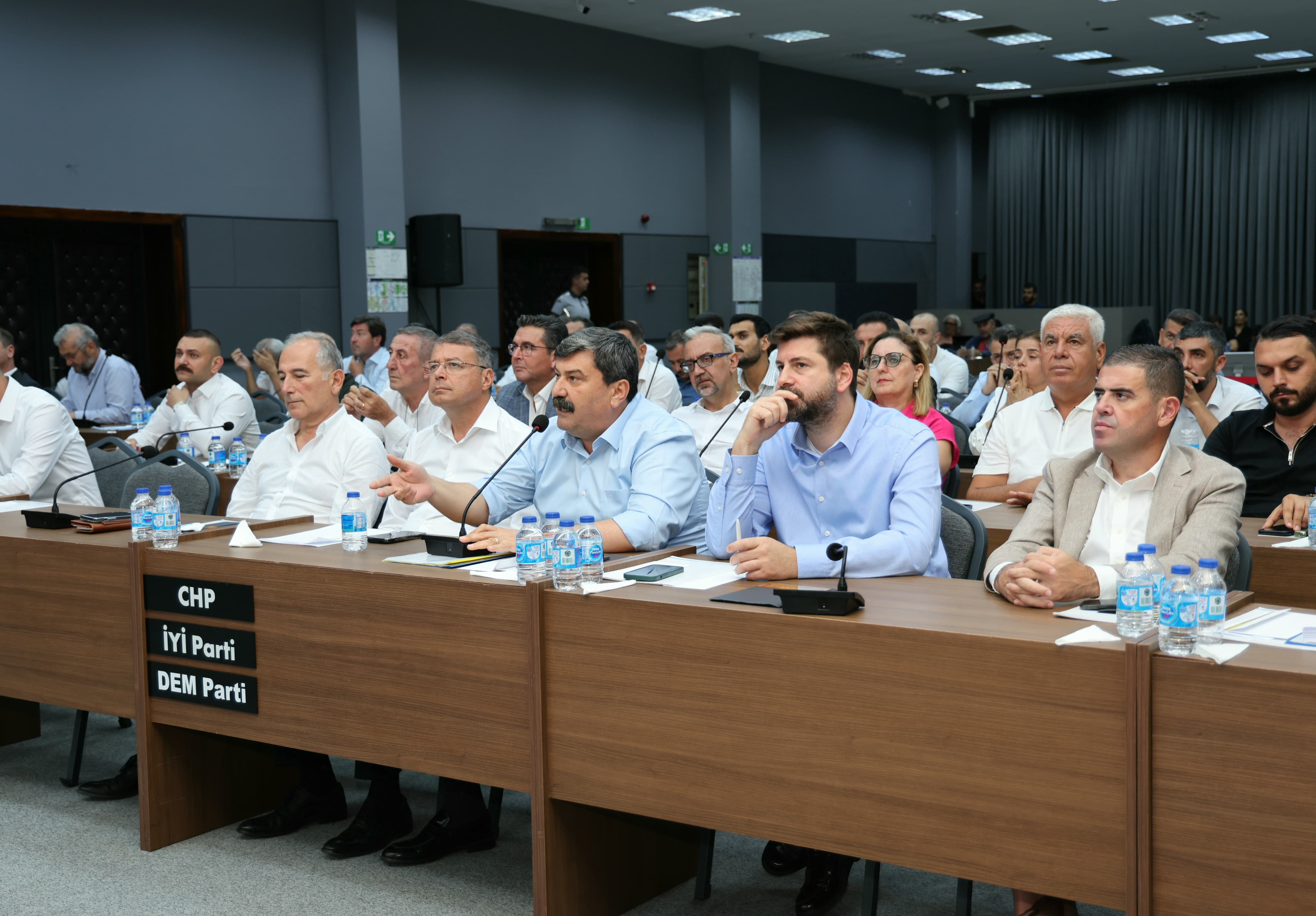 “2B ORMAN ARAZİLERİNİ VİLLALARA, RANTA DEĞİL, HAYVAN BAKIM MERKEZLERİNE AÇIN”