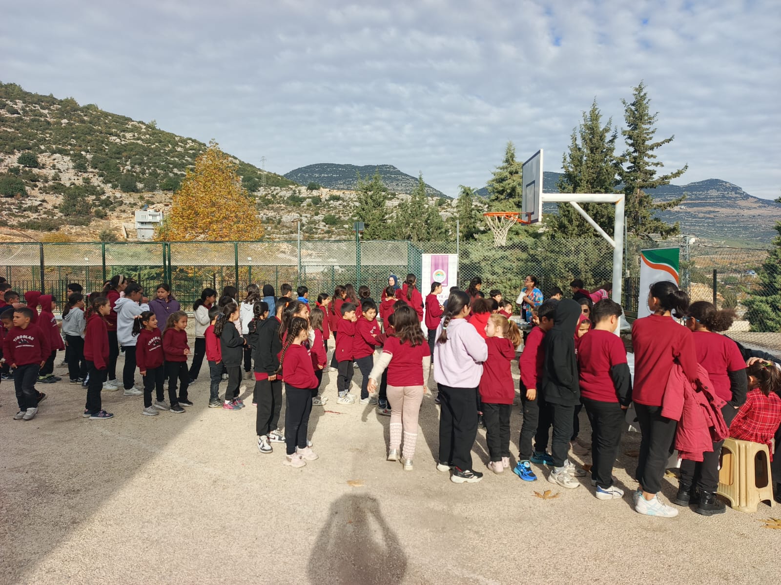 VELİLER SEMİNERDE, ÇOCUKLAR EĞİTİCİ ATÖLYELERDE