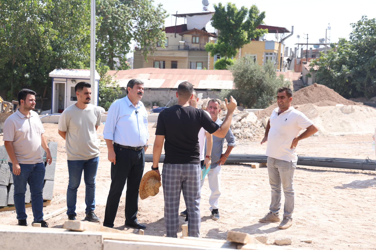 TOROSLAR BELEDİYESİNDEN ÇUKUROVA MAHALLESİ’NE ESTETİK DOKUNUŞ