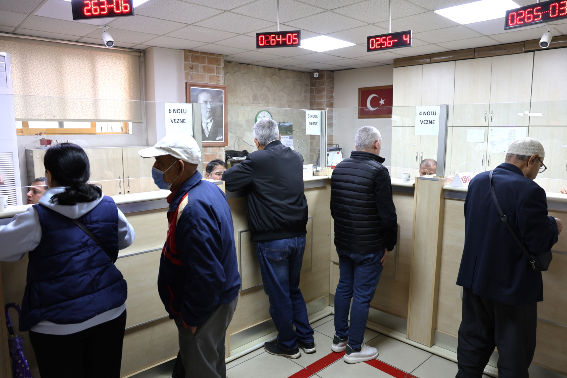 TOROSLAR BELEDİYESİNDEN HAFTA SONU MESAİSİ: VEZNELER AÇIK OLACAK