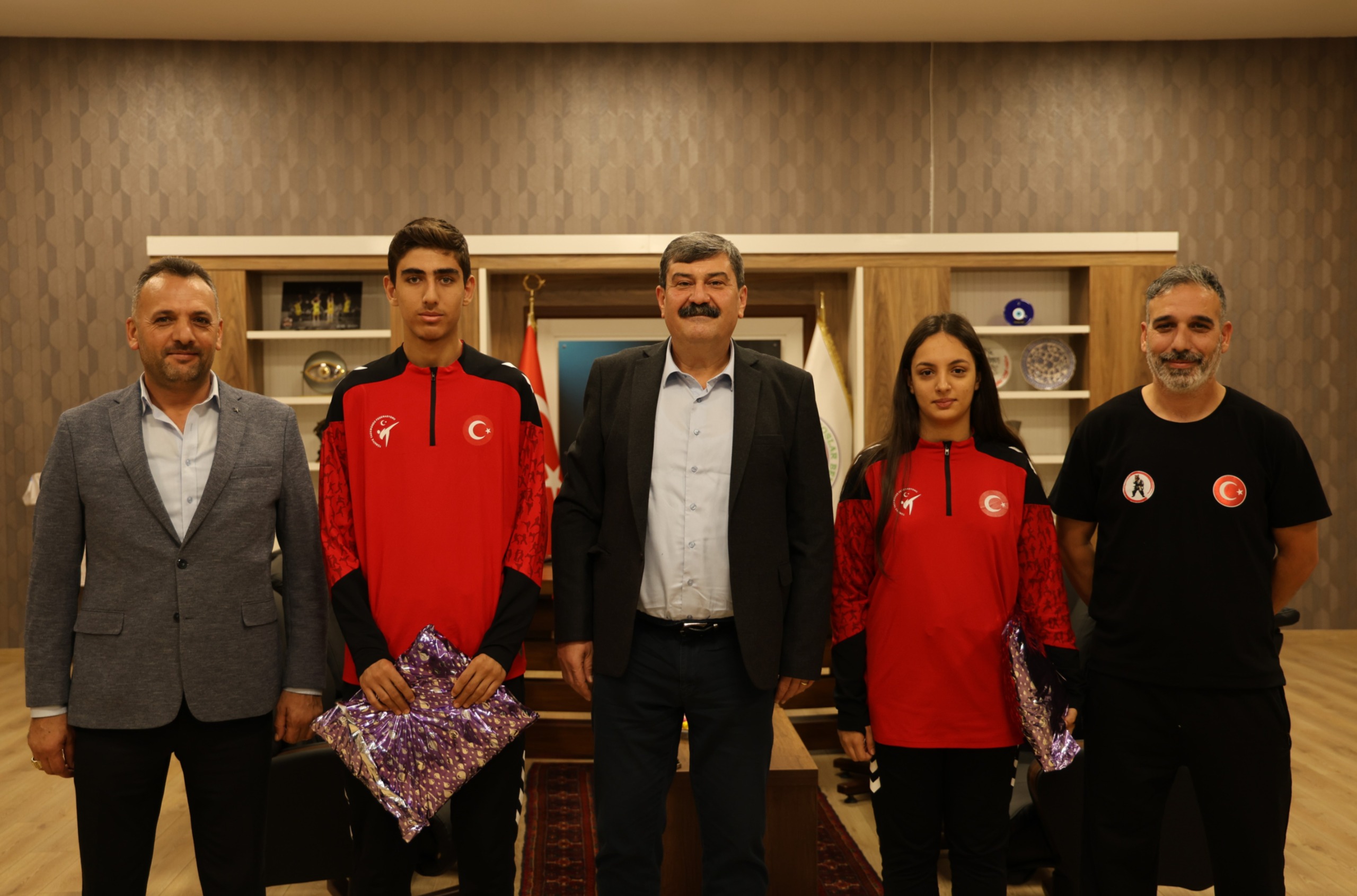 ULUSLARARASI ARENADA ÇİFTE GURUR