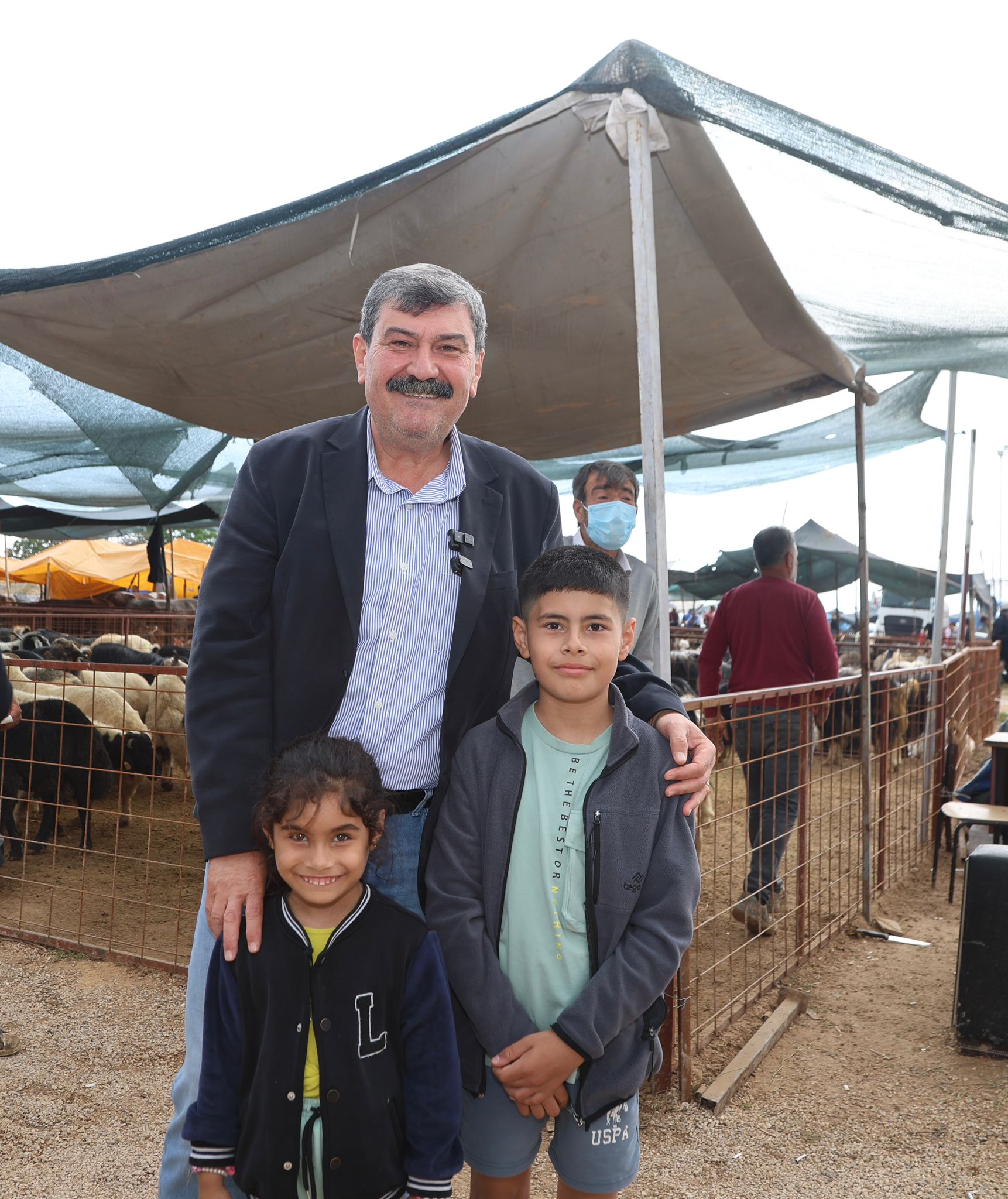 BAŞKAN YILDIZ KURBAN SATIŞ ALANINI ZİYARET ETTİ