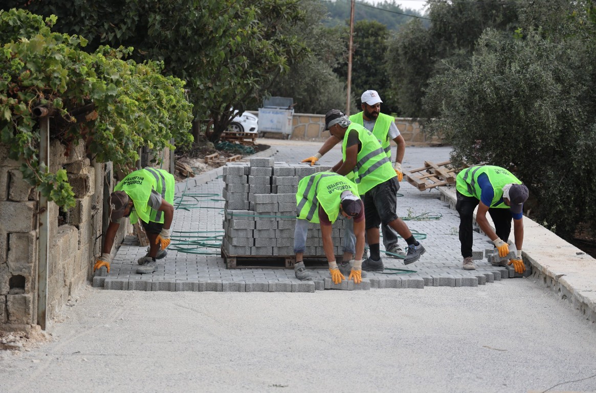 TOROSLAR’DA YOL ATAĞI SÜRÜYOR