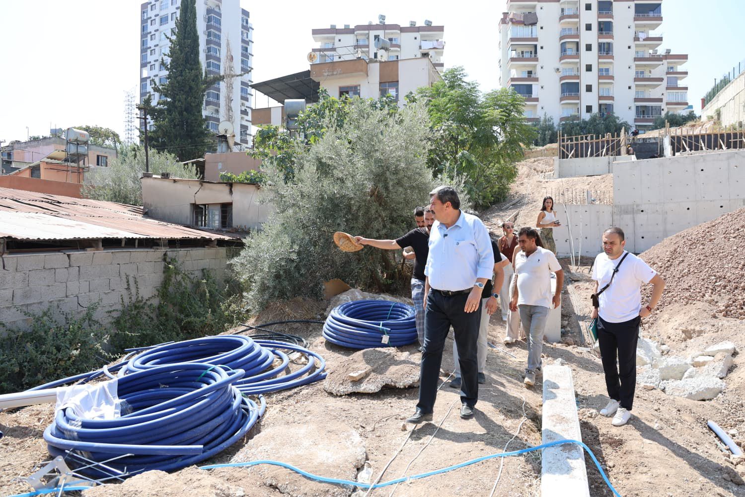 TOROSLAR BELEDİYESİNDEN ÇUKUROVA MAHALLESİ’NE ESTETİK DOKUNUŞ