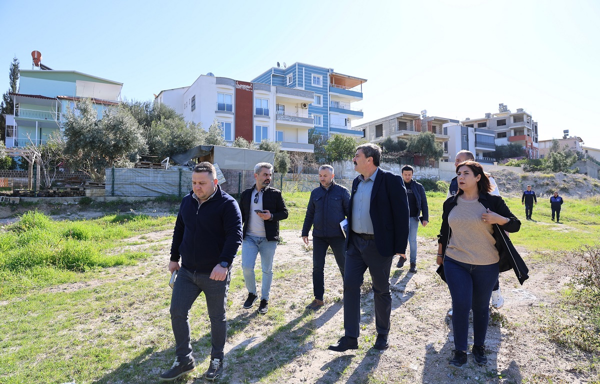 TOROSLAR’DA KAMUSAL ALANLAR İŞGALDEN TEMİZLENİYOR