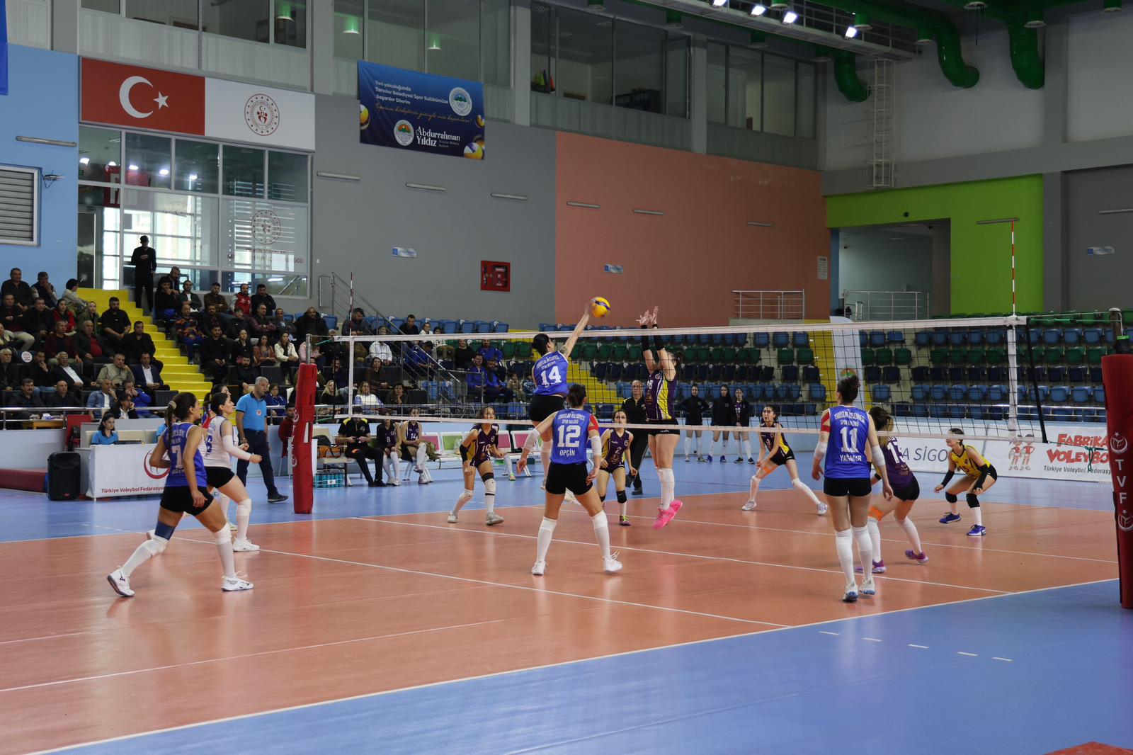 TOROSLAR’IN MELEKLERİ YENİLMEZLİK SERİSİNİ SÜRDÜRÜYOR