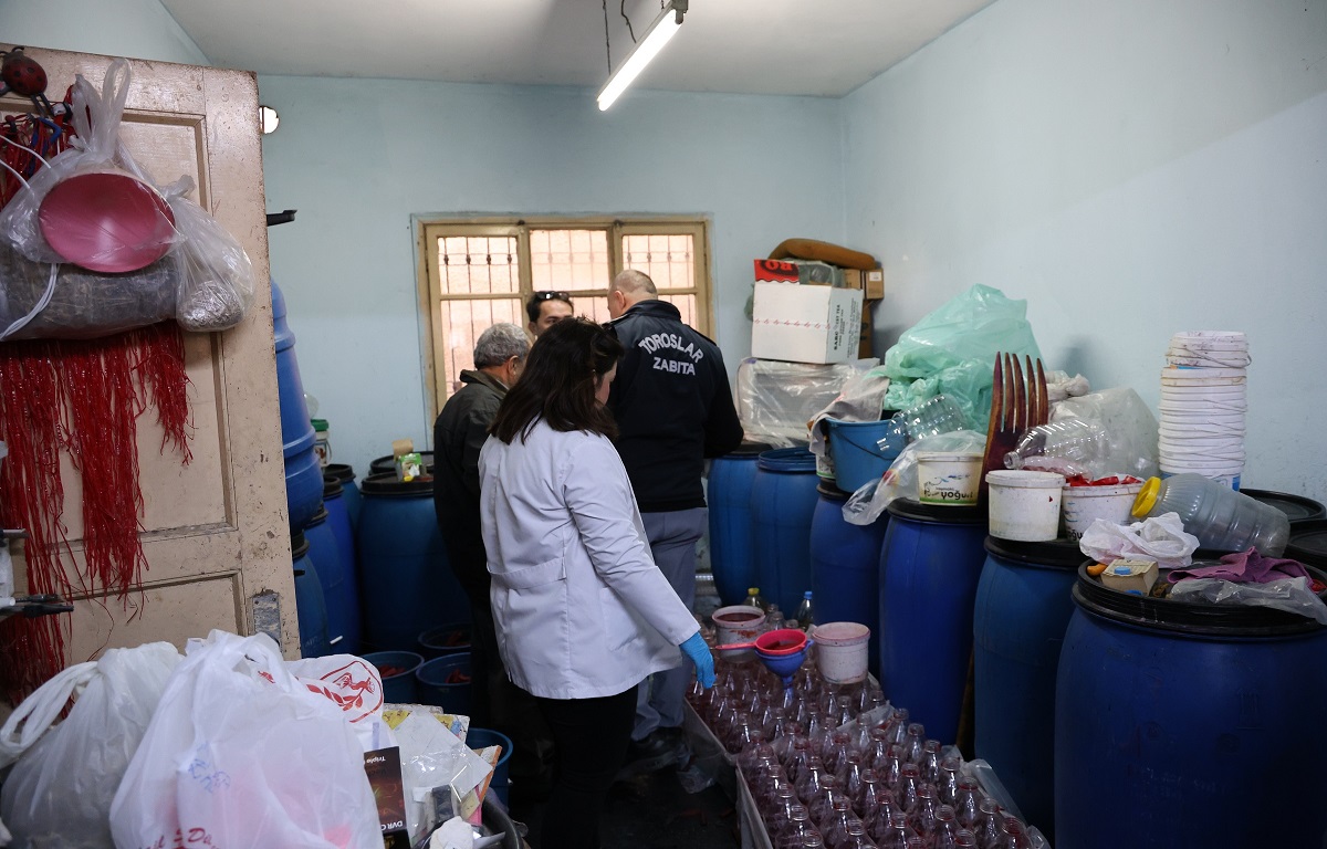 TOROSLAR ZABITASINDAN HALK SAĞLIĞINI TEHDİT EDEN MERDİVEN ALTI ŞALGAM İMALATHANESİNE MÜHÜR