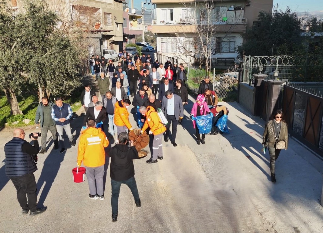 TOROSLAR BELEDİYESİ "MAHALLEDE TEMİZLİK VAR" KAMPANYASINA ÇAVUŞLU MAHALLESİ'NDE DEVAM ETTİ