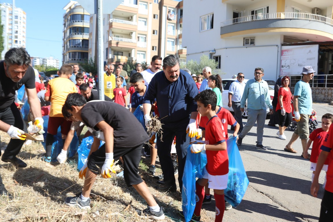 TOROSLAR’DA ÇOCUKLAR OYUN OYNADIKLARI PARK, YEŞİL ALAN VE SOKAKLARDA ÇÖP TOPLADI