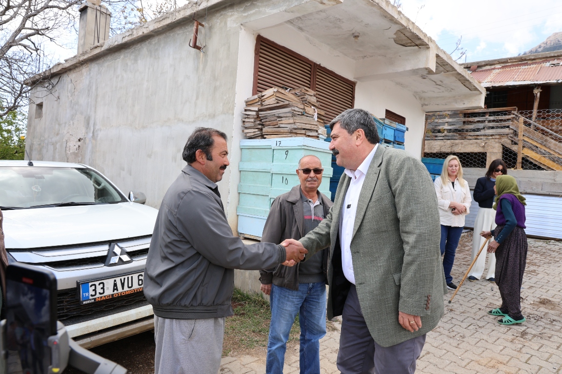 TOROSLAR BELEDİYESİNDEN ÇİFTÇİLERE KORUNGA TOHUMU DESTEĞİ