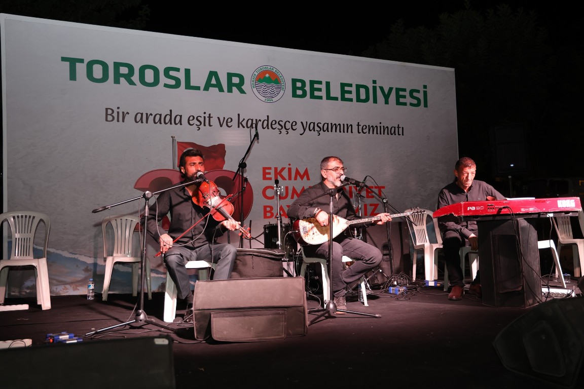 TOROSLAR'DA CUMHURİYET BAYRAMI COŞKUYLA KUTLANDI