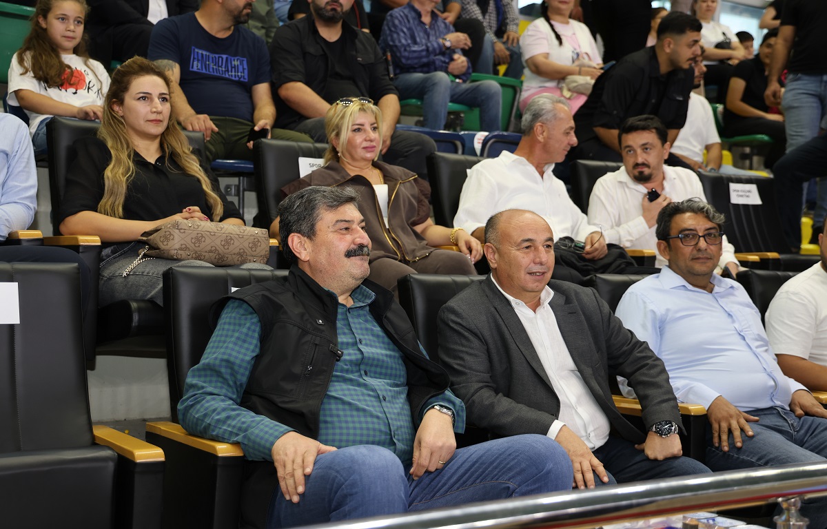 TOROSLAR’IN KADIN VOLEYBOL TAKIMINDAN GALİBİYET SEVİNCİ