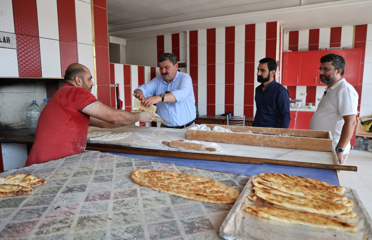 BAŞKAN YILDIZ, YALINAYAK’TA ASFALT BAKIM ÇALIŞMALARINI TAKİP ETTİ