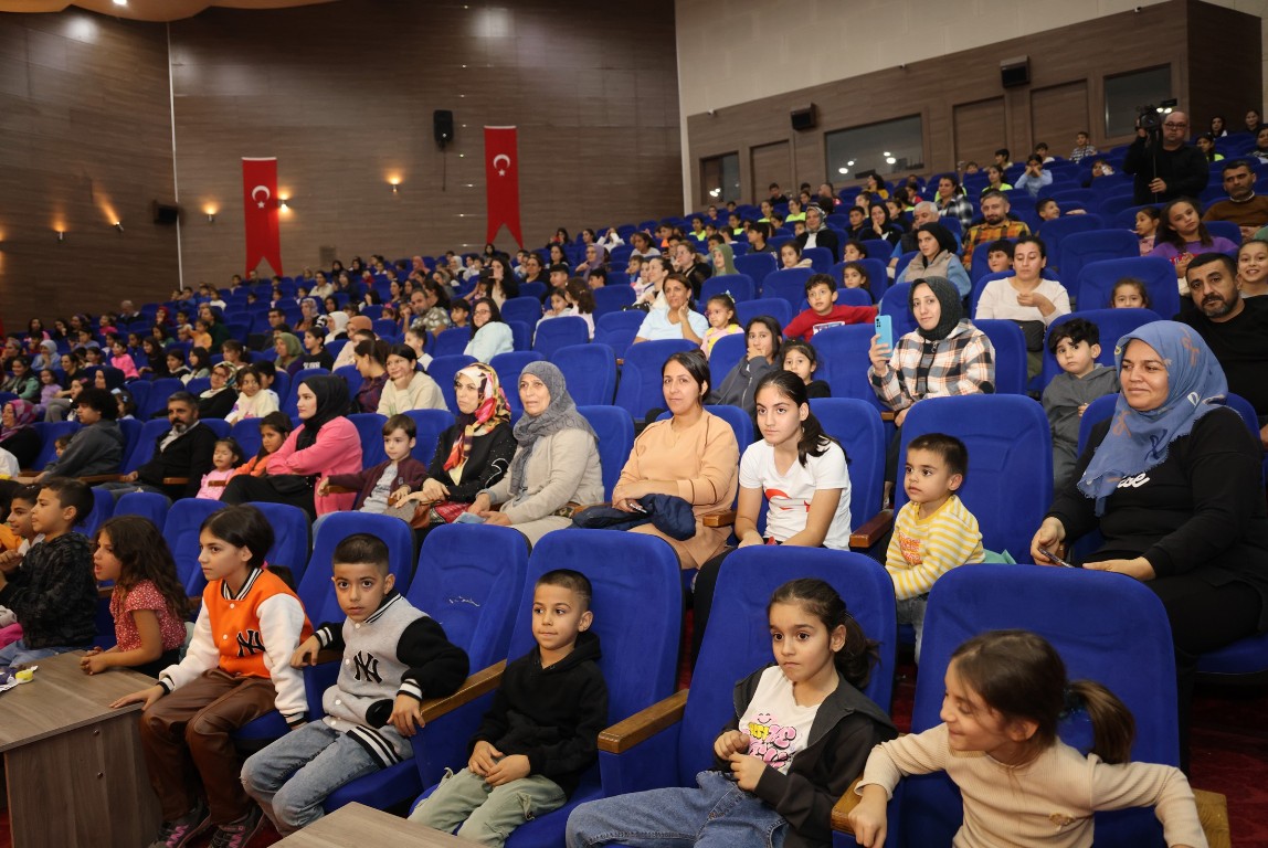 DÜNYA ÇOCUK HAKLARI GÜNÜ, TOROSLAR’DA BİR DİZİ ETKİNLİKLE KUTLANDI