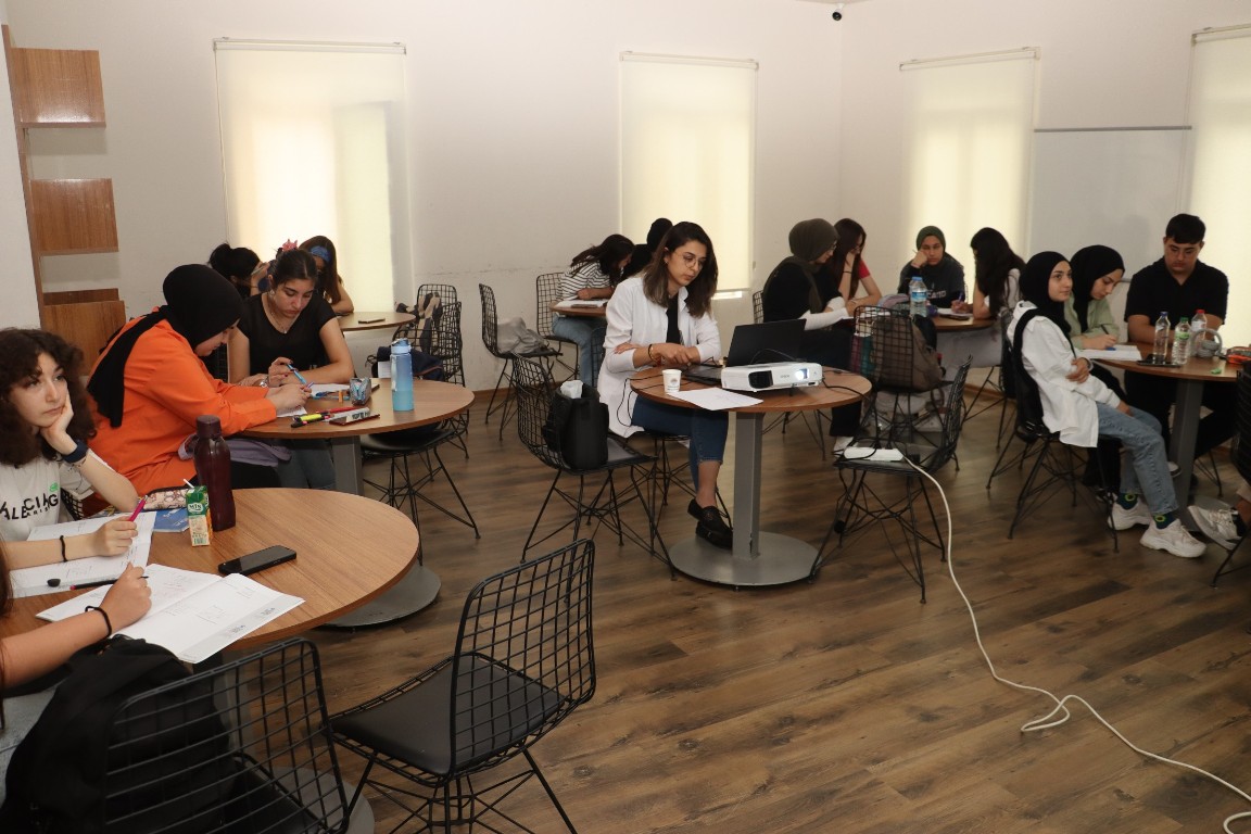 TOROSLAR AKADEMİ EĞİTİM MERKEZİ’NDE SINAVA HAZIRLANAN ÖĞRENCİLERE ETÜT DESTEĞİ