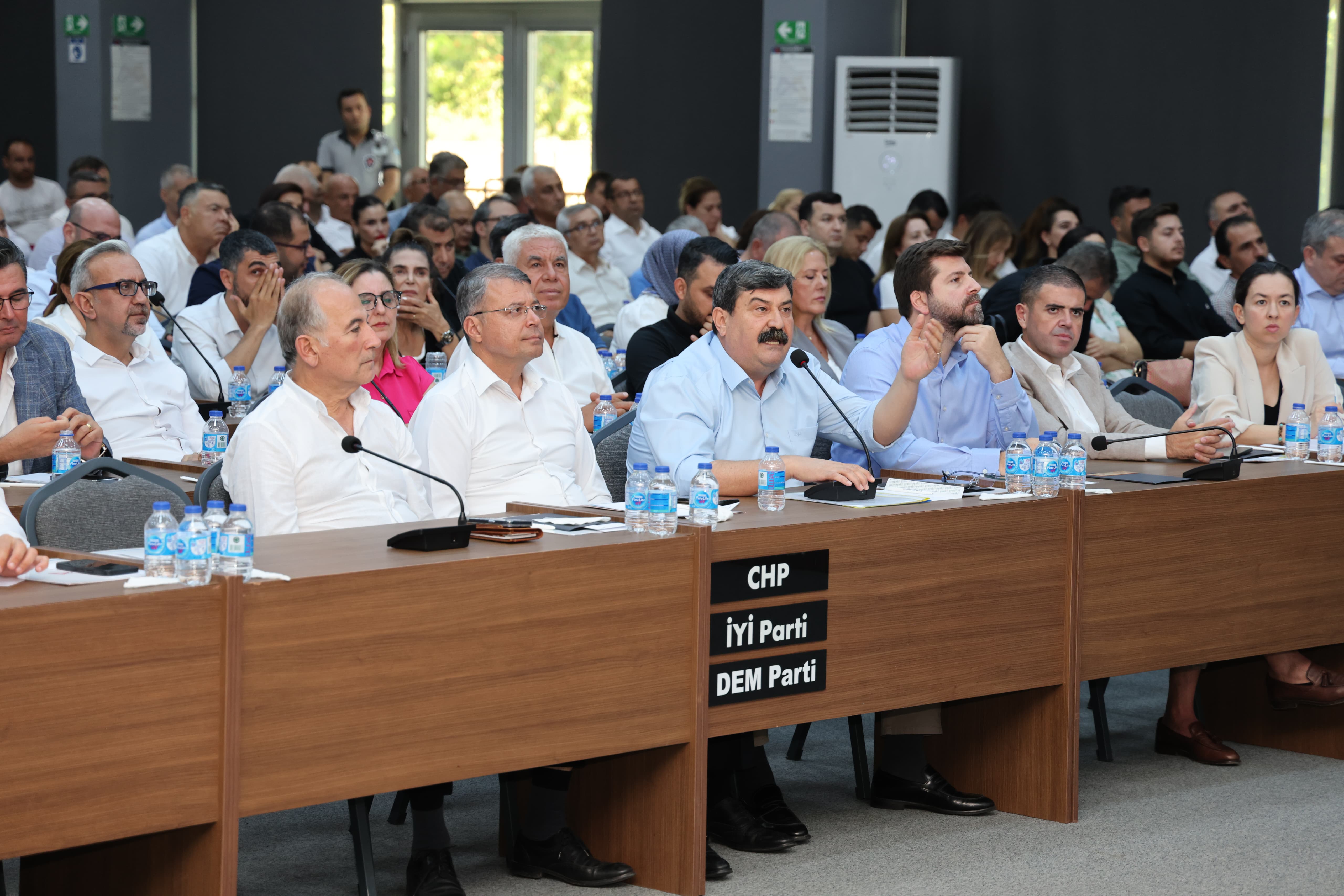 “2B ORMAN ARAZİLERİNİ VİLLALARA, RANTA DEĞİL, HAYVAN BAKIM MERKEZLERİNE AÇIN”