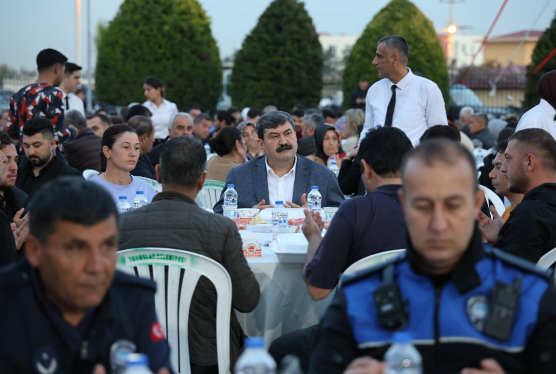BAŞKAN YILDIZ, ÇALIŞMA ARKADAŞLARI VE MUHTARLARLA BAYRAMLAŞTI