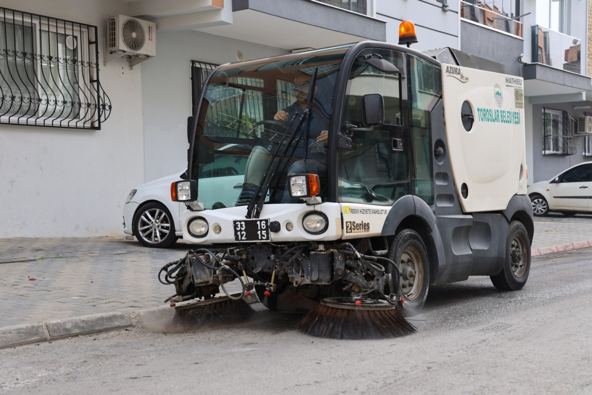 TOROSLAR’DA BAYRAM TEMİZLİĞİ YAPILDI