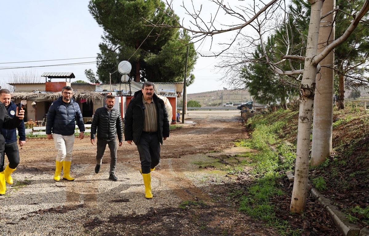 TOROSLAR BELEDİYESİ SAĞANAK YAĞIŞIN İZLERİNİ SİLMEK İÇİN 7/24 ÇALIŞIYOR