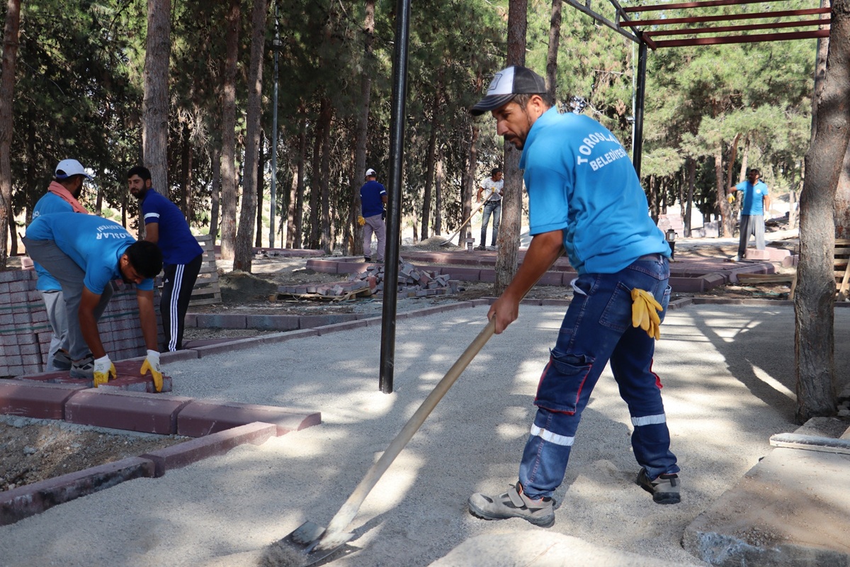TOROSLAR’IN 16 BİN METREKARELİK PİKNİK ALANINDA YENİLEME ÇALIŞMALARI SÜRÜYOR - Görsel 8