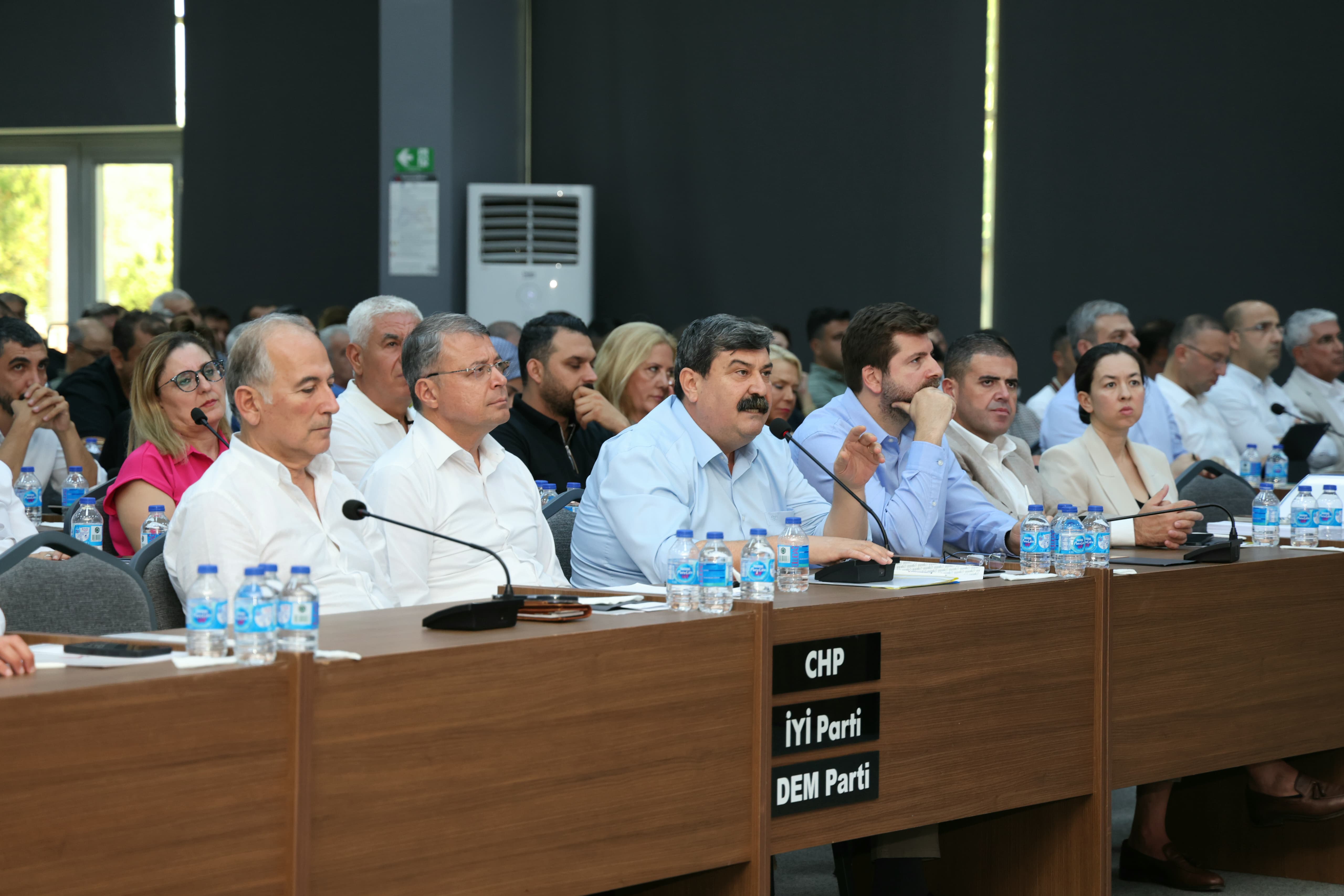 “2B ORMAN ARAZİLERİNİ VİLLALARA, RANTA DEĞİL, HAYVAN BAKIM MERKEZLERİNE AÇIN”