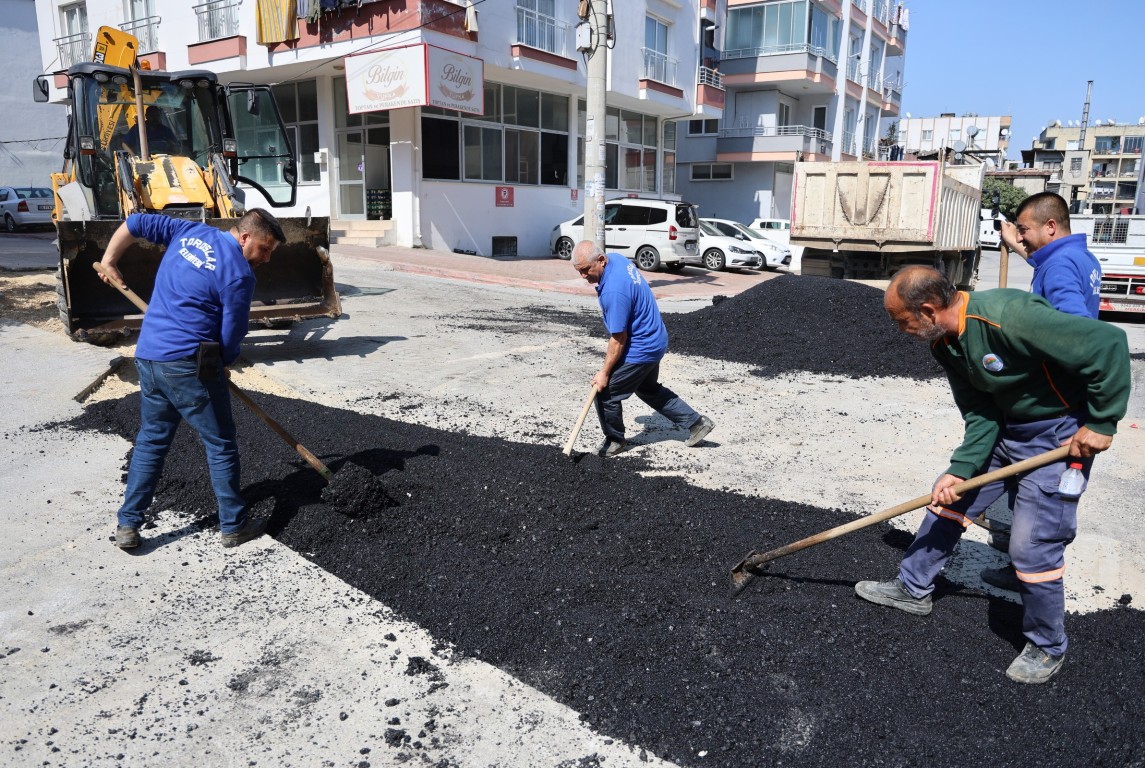 TOROSLAR’DA ASFALT BAKIM VE YENİLEME ÇALIŞMALARI SÜRÜYOR