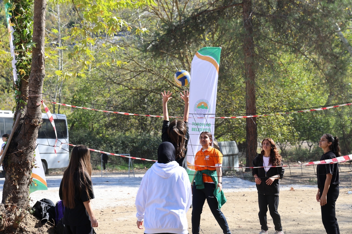 TOROSLAR’DA GENÇLER DOĞADA BULUŞTU