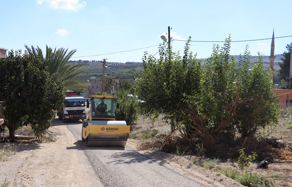 TOROSLAR’DA YOLLAR YENİLENİYOR, ULAŞIM RAHATLIYOR