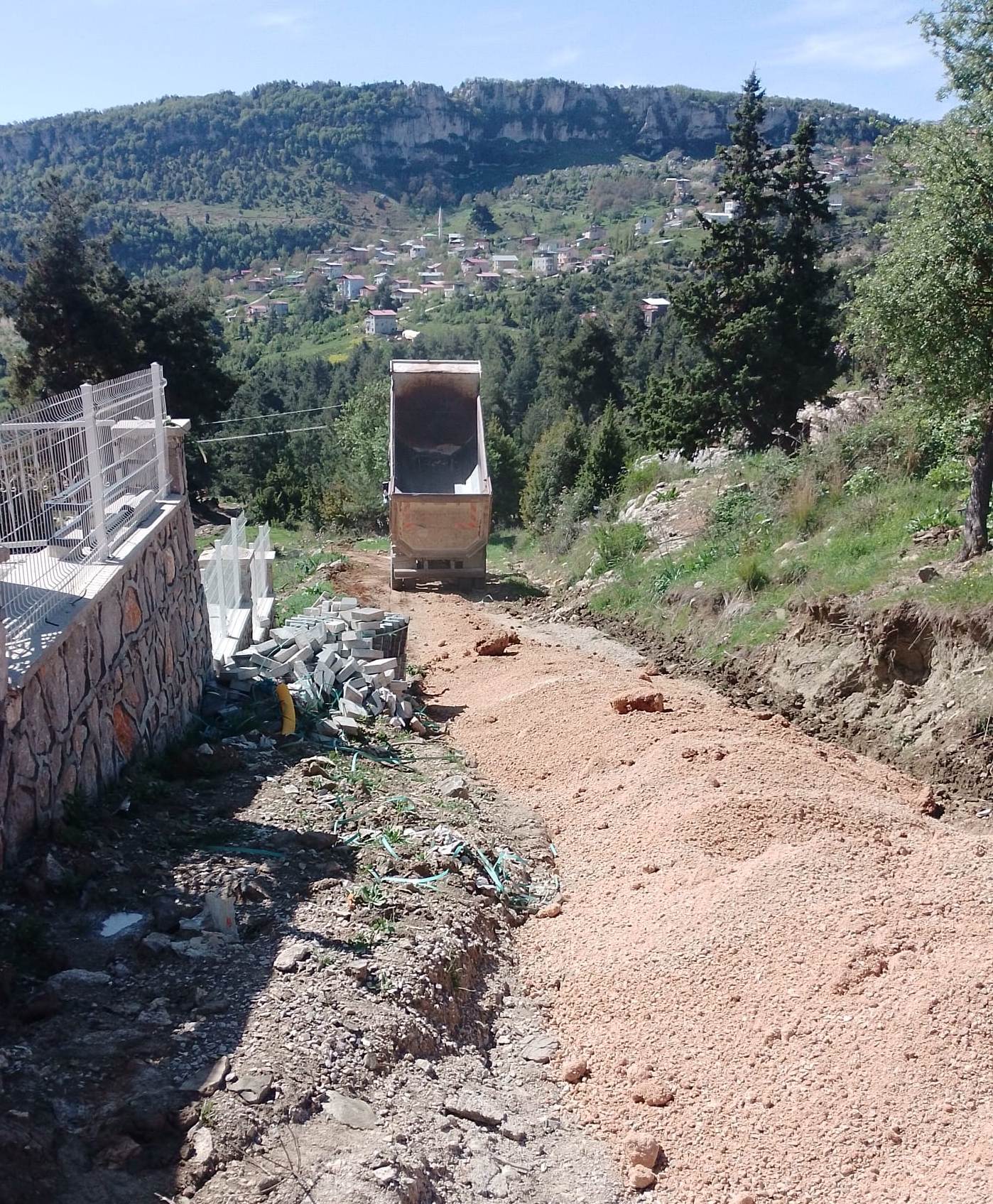 TOROSLAR BELEDİYESİNDEN YOLLARA YENİ DOKUNUŞ