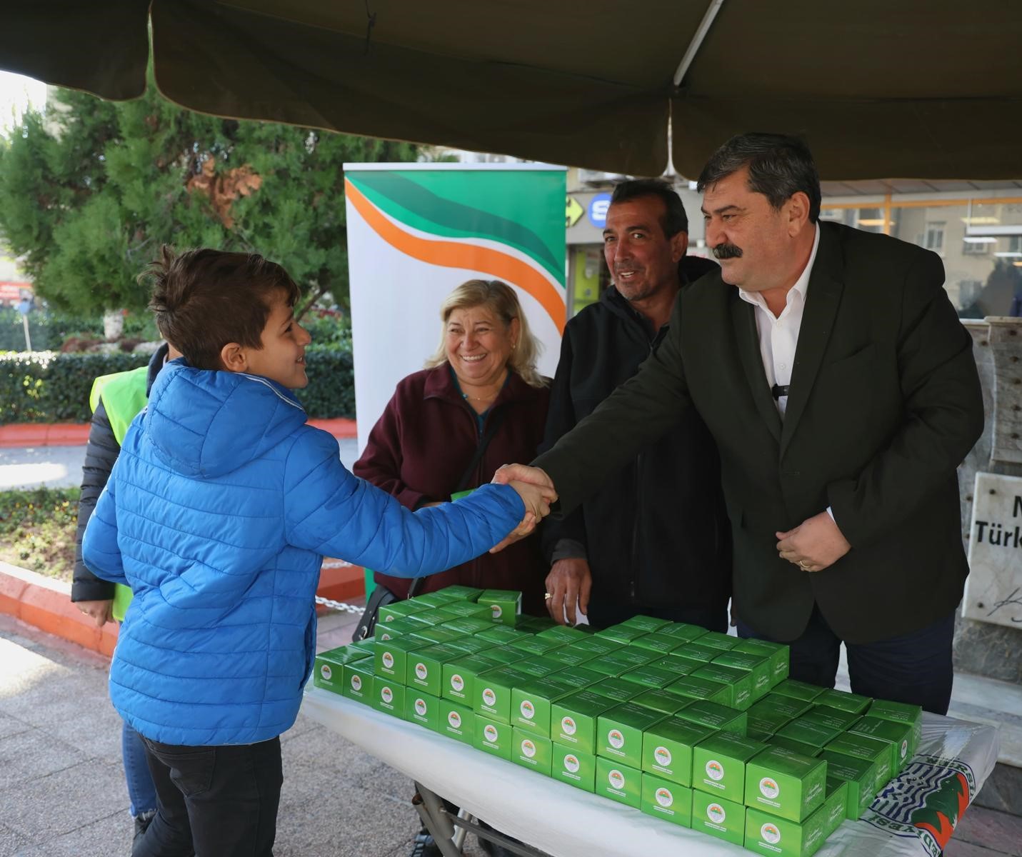 BAŞKAN YILDIZ, KANDİL SİMİDİ DAĞITTI