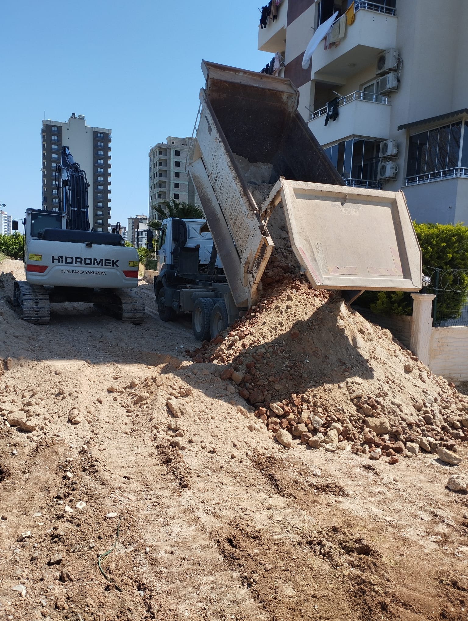 TOROSLAR BELEDİYESİNDEN YOLLARA YENİ DOKUNUŞ