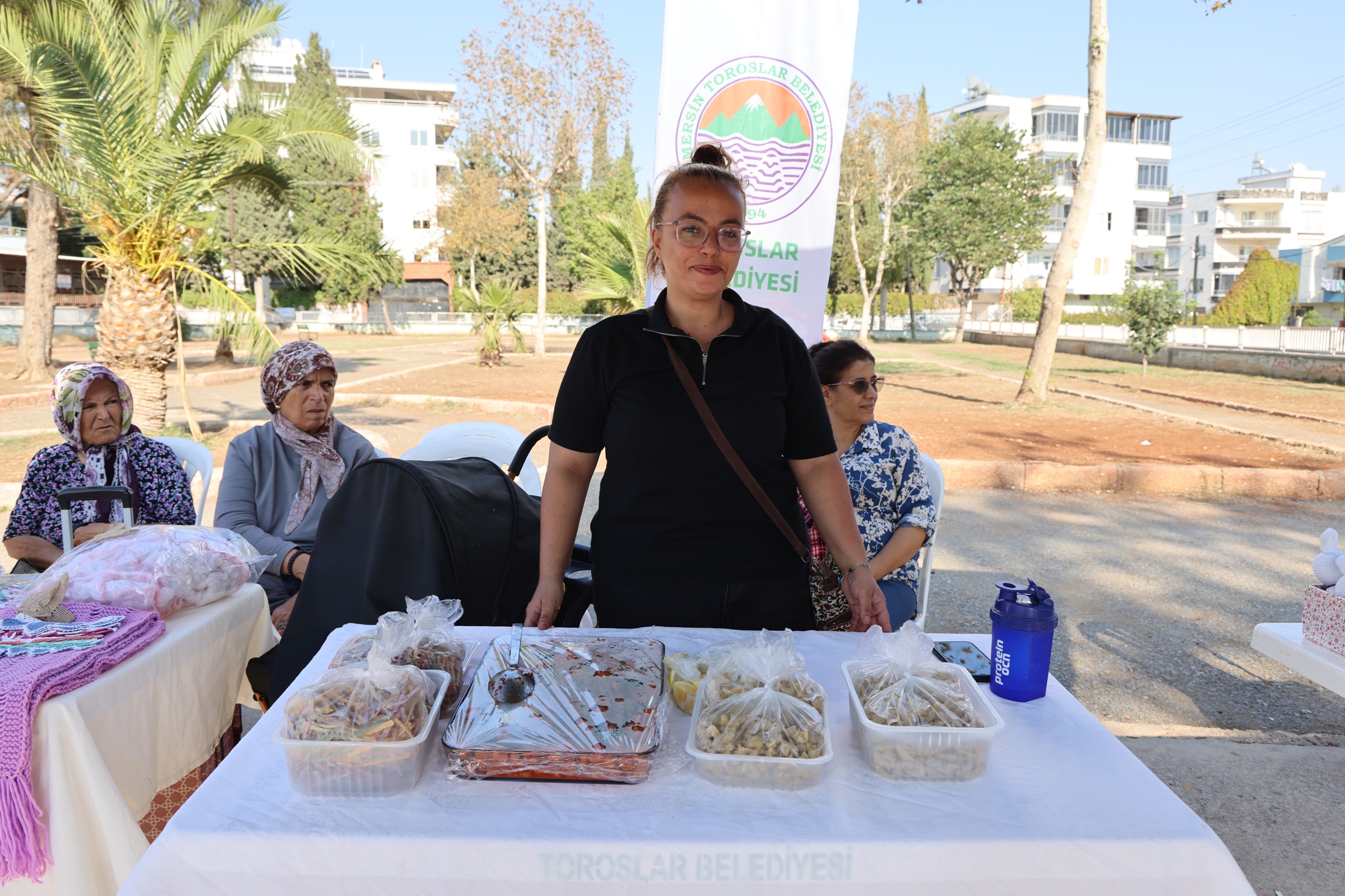 TOROSLAR’DA ÜRETİCİ KADINLARIN EMEĞİ HALKLA BULUŞUYOR