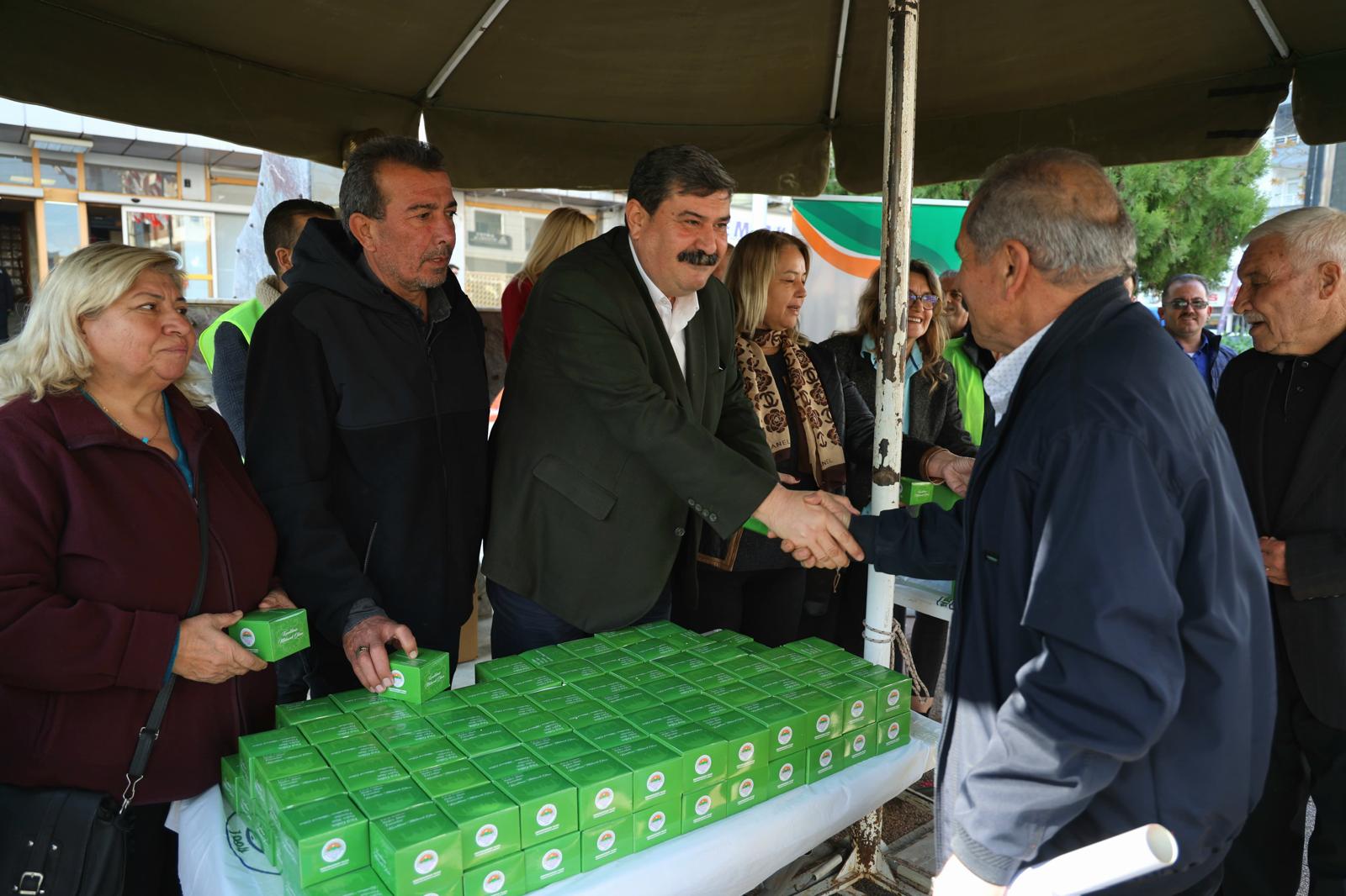 BAŞKAN YILDIZ, KANDİL SİMİDİ DAĞITTI