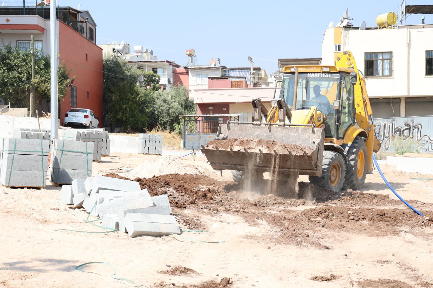 TOROSLAR BELEDİYESİNDEN ÇUKUROVA MAHALLESİ’NE ESTETİK DOKUNUŞ