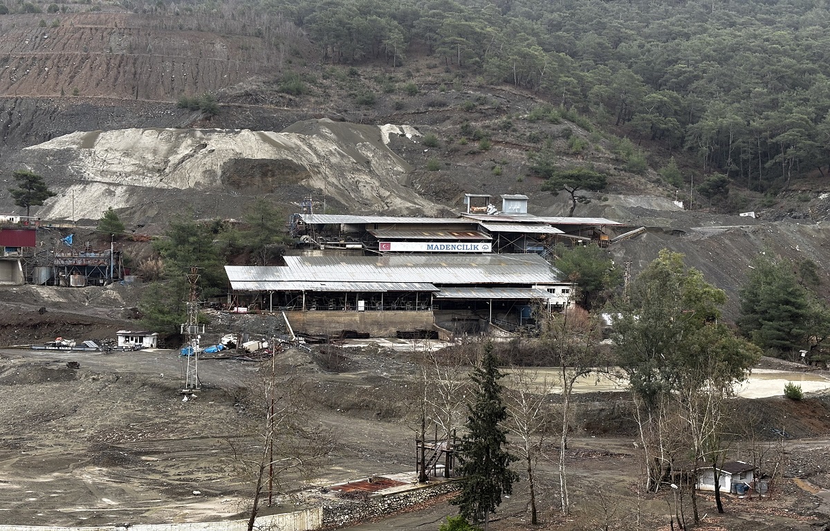 Toroslar'da krom atığı tesisinde yine göçük meydana geldi. Belediye Başkanı Yıldız, isyan etti:
