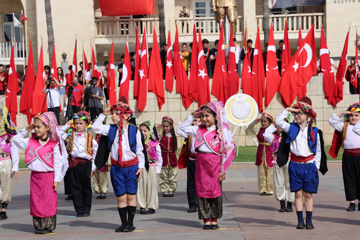 BAŞKAN YILDIZ, ÇOCUKLARIN BAYRAM SEVİNCİNİ PAYLAŞTI