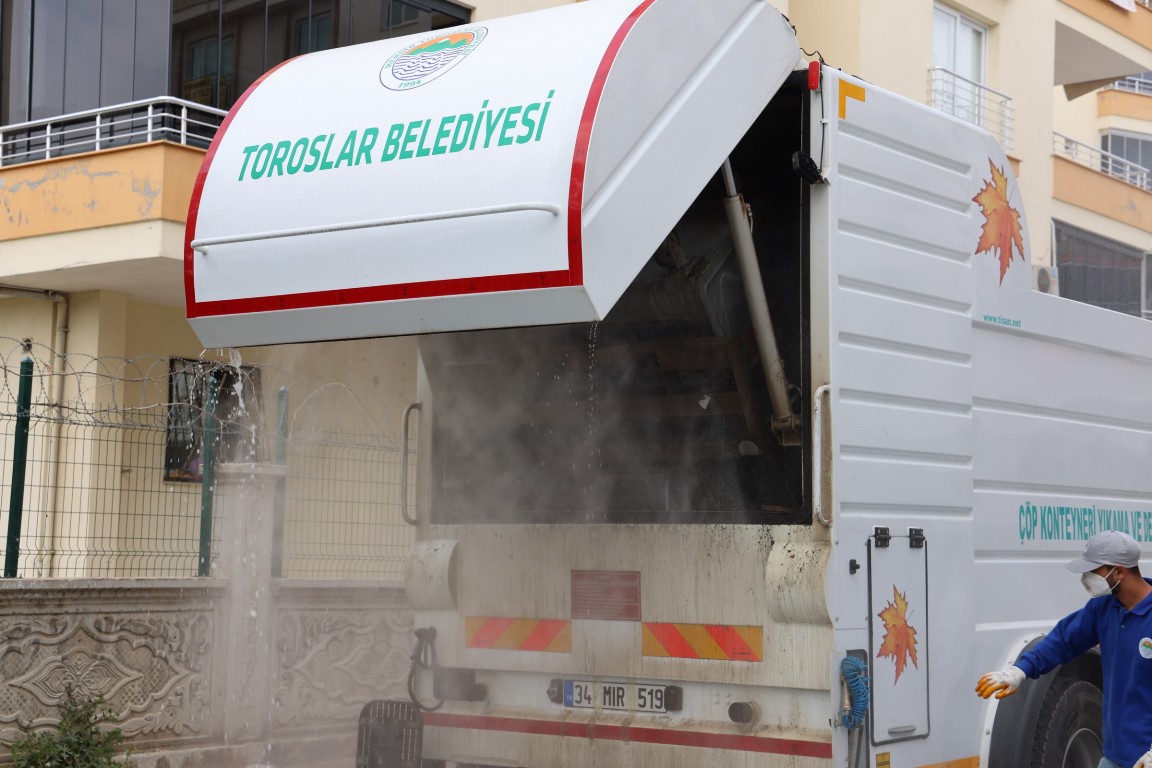 TOROSLAR BELEDİYESİ ÇÖP KONTEYNERLERİNİ YENİLİYOR