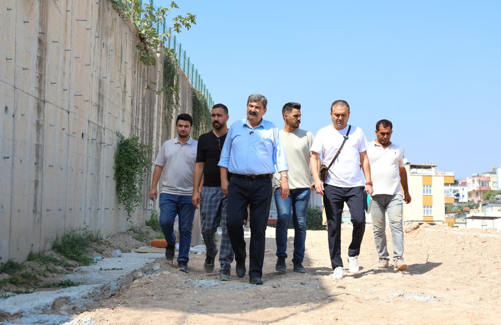 TOROSLAR BELEDİYESİNDEN ÇUKUROVA MAHALLESİ’NE ESTETİK DOKUNUŞ