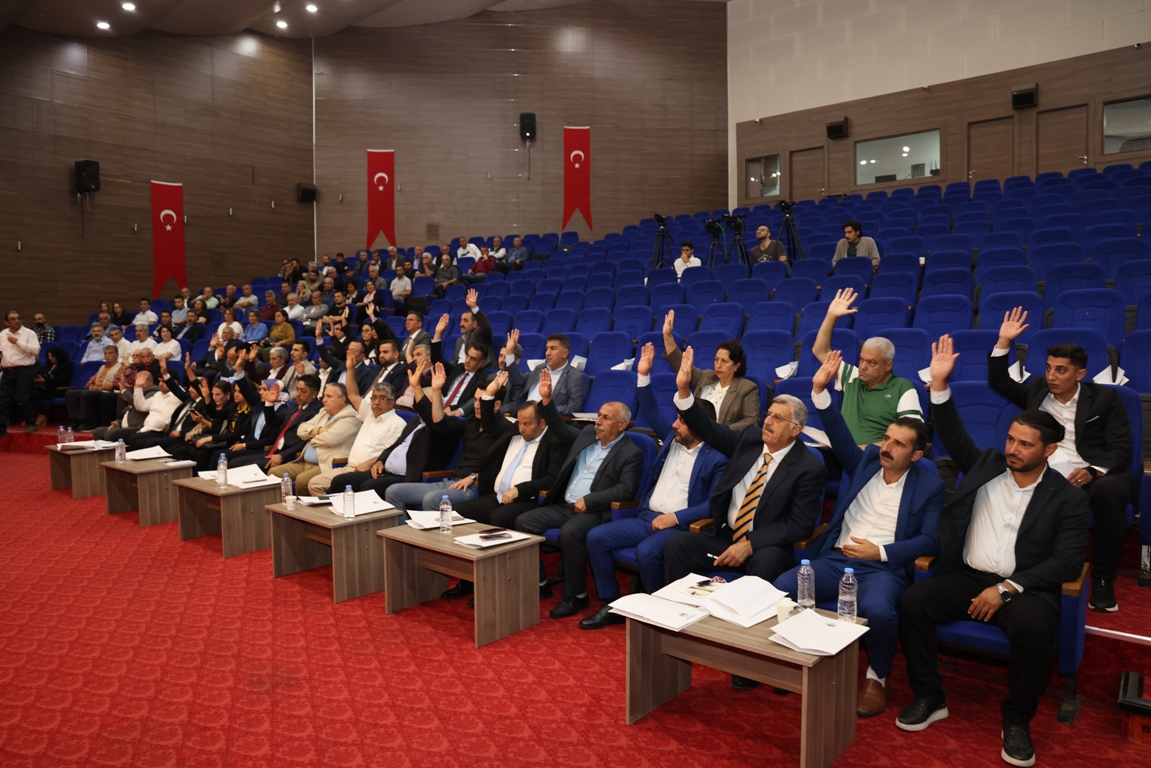 TOROSLAR BELEDİYESİNDE YENİ DÖNEMİN İLK MECLİS TOPLANTISI YAPILDI