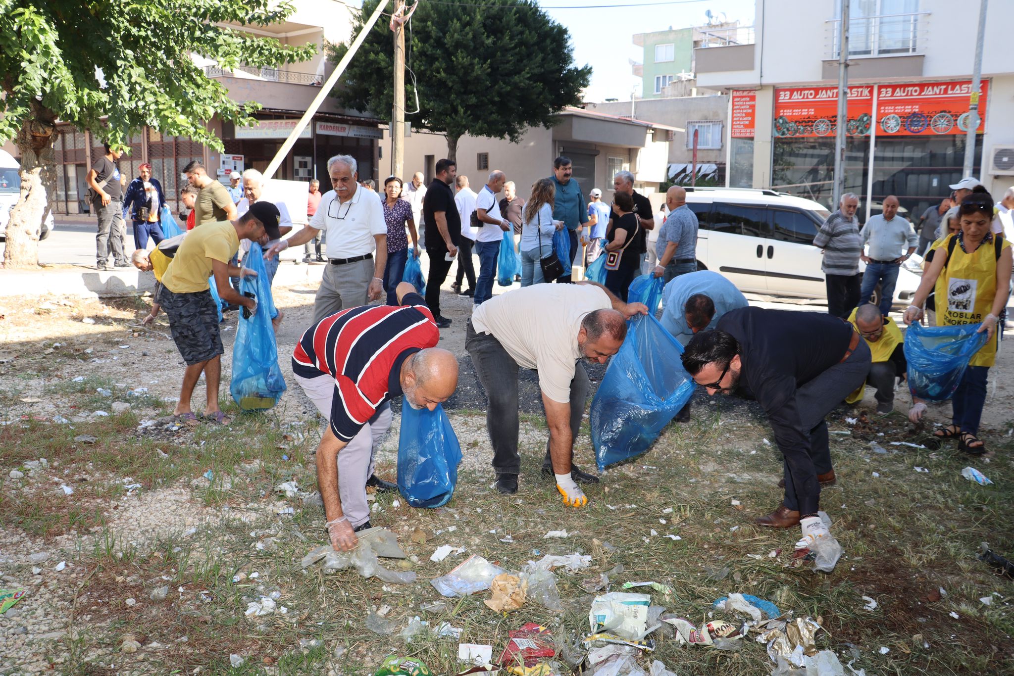 TOROSLAR’DA DİP KÖŞE TEMİZLİK DEVAM EDİYOR